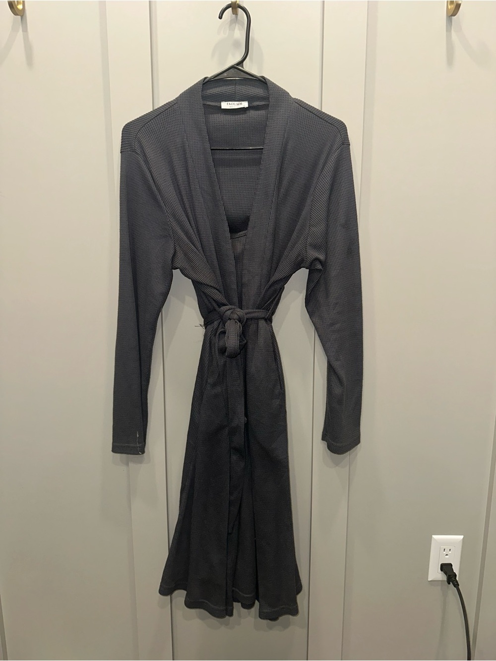Waffle-Knit Tie-Waist Robe in Charcoal